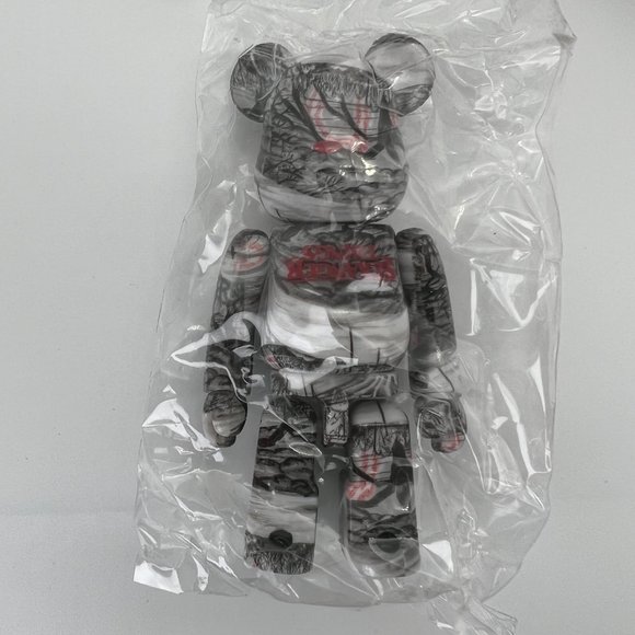 Bearbrick Series 44 Stranger Things Set of 2 Variant Chase Netflix Medicom Toys - Picture 5 of 8